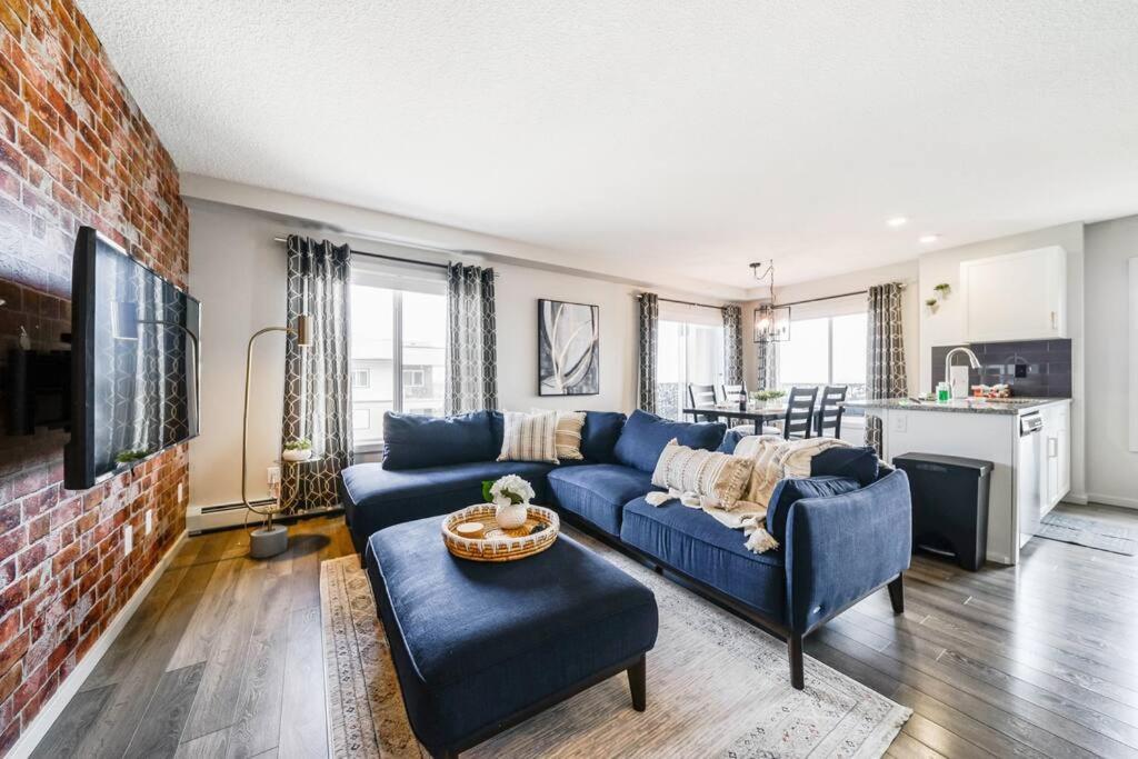 Bright Luxe Condo, Ac, Top Floor, King Bed, Balcony! Edmonton Zewnętrze zdjęcie