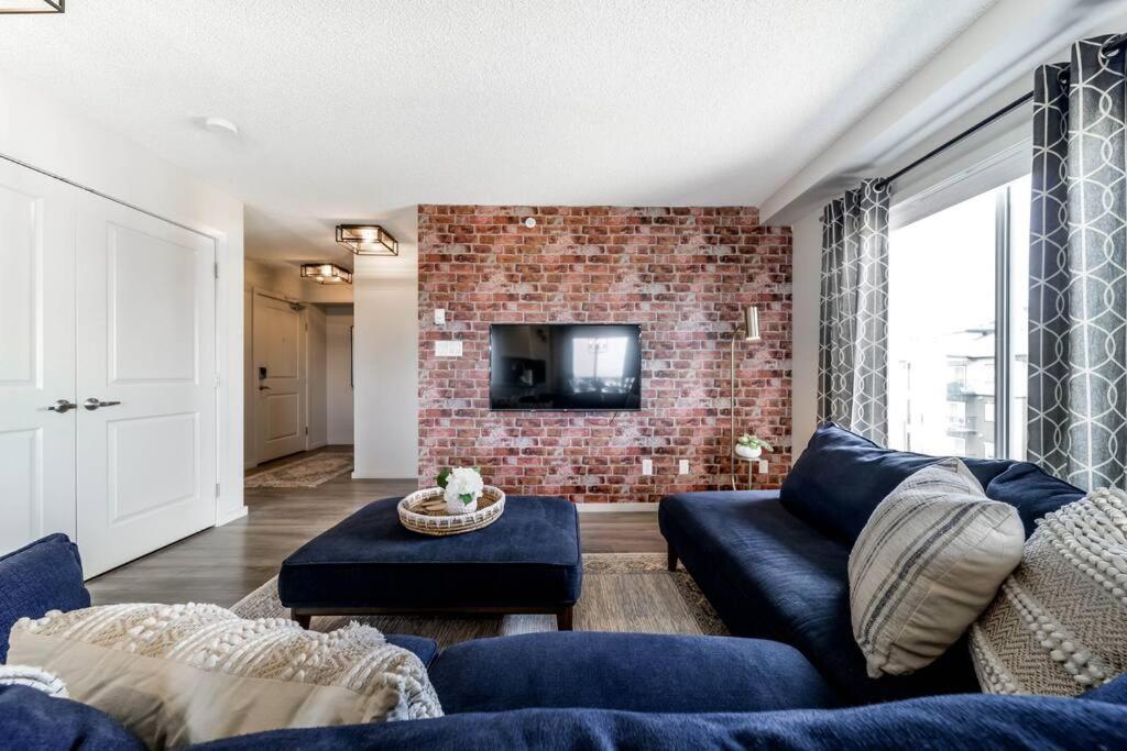 Bright Luxe Condo, Ac, Top Floor, King Bed, Balcony! Edmonton Zewnętrze zdjęcie
