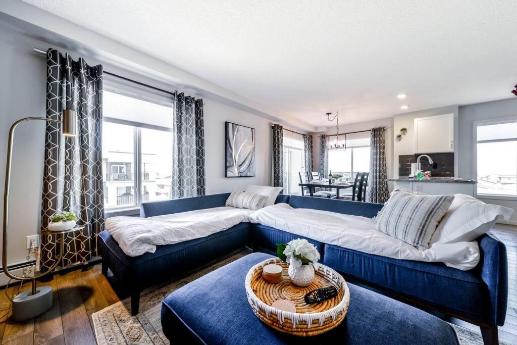 Bright Luxe Condo, Ac, Top Floor, King Bed, Balcony! Edmonton Zewnętrze zdjęcie